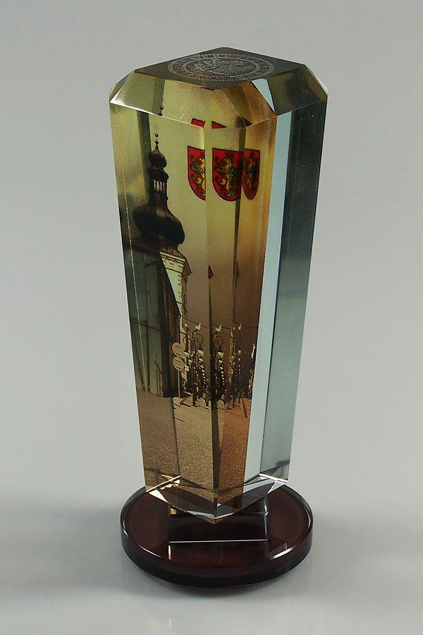 Glass award -  GLA1617